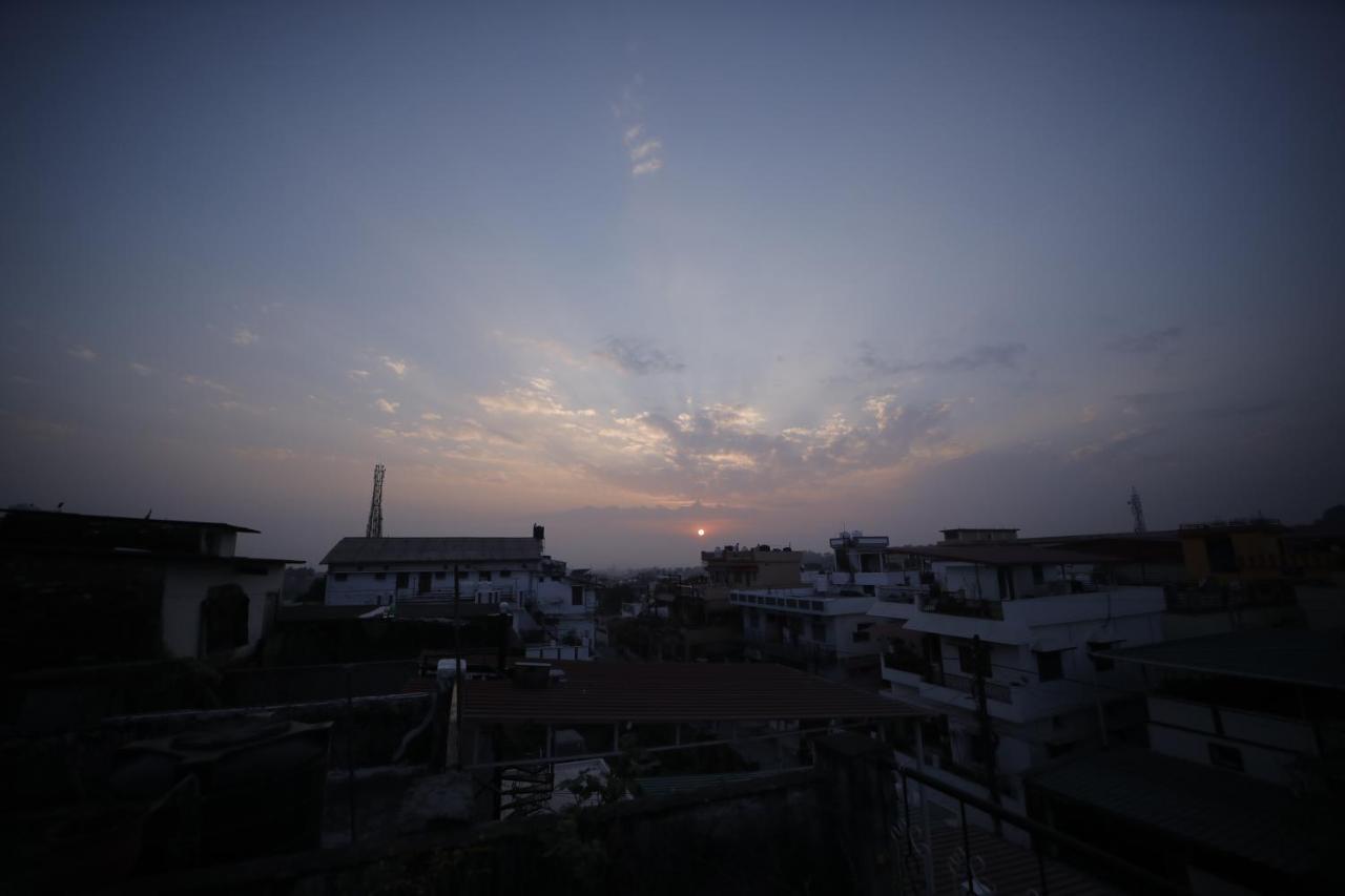 מלון דהראדון The Location, A Penthouse מראה חיצוני תמונה